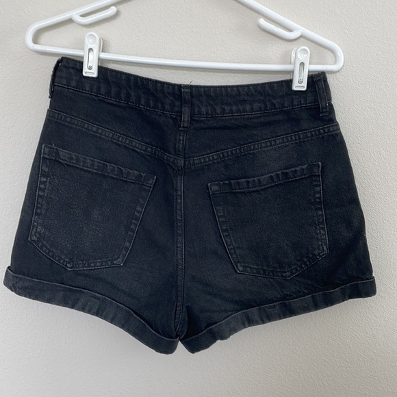 Forever 21 black denim shorts size 27 - Picture 2 of 3
